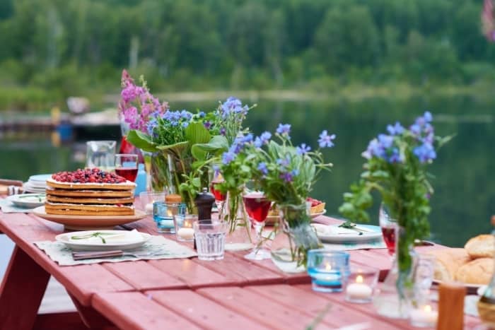 lifestyle blogs table setting outdoors