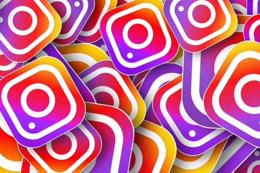 A pile of instagram icons