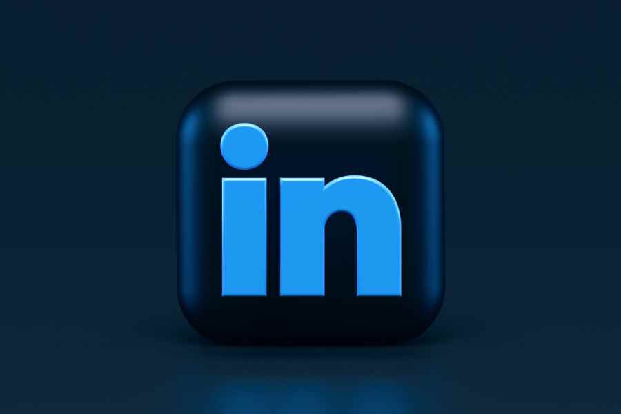 LinkedIn logo on a 3D rounded block